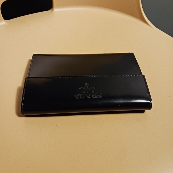 Prada Black patent leather wallet, checkbook - Picture 15 of 16